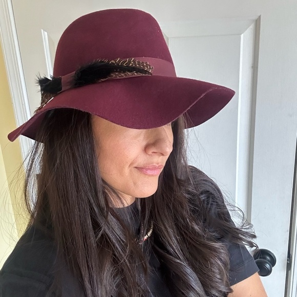 Black Saks Fifth Avenue‎ 90s Wool Fedora Felt Hat Burgundy Feathers One Size - Picture 8 of 9